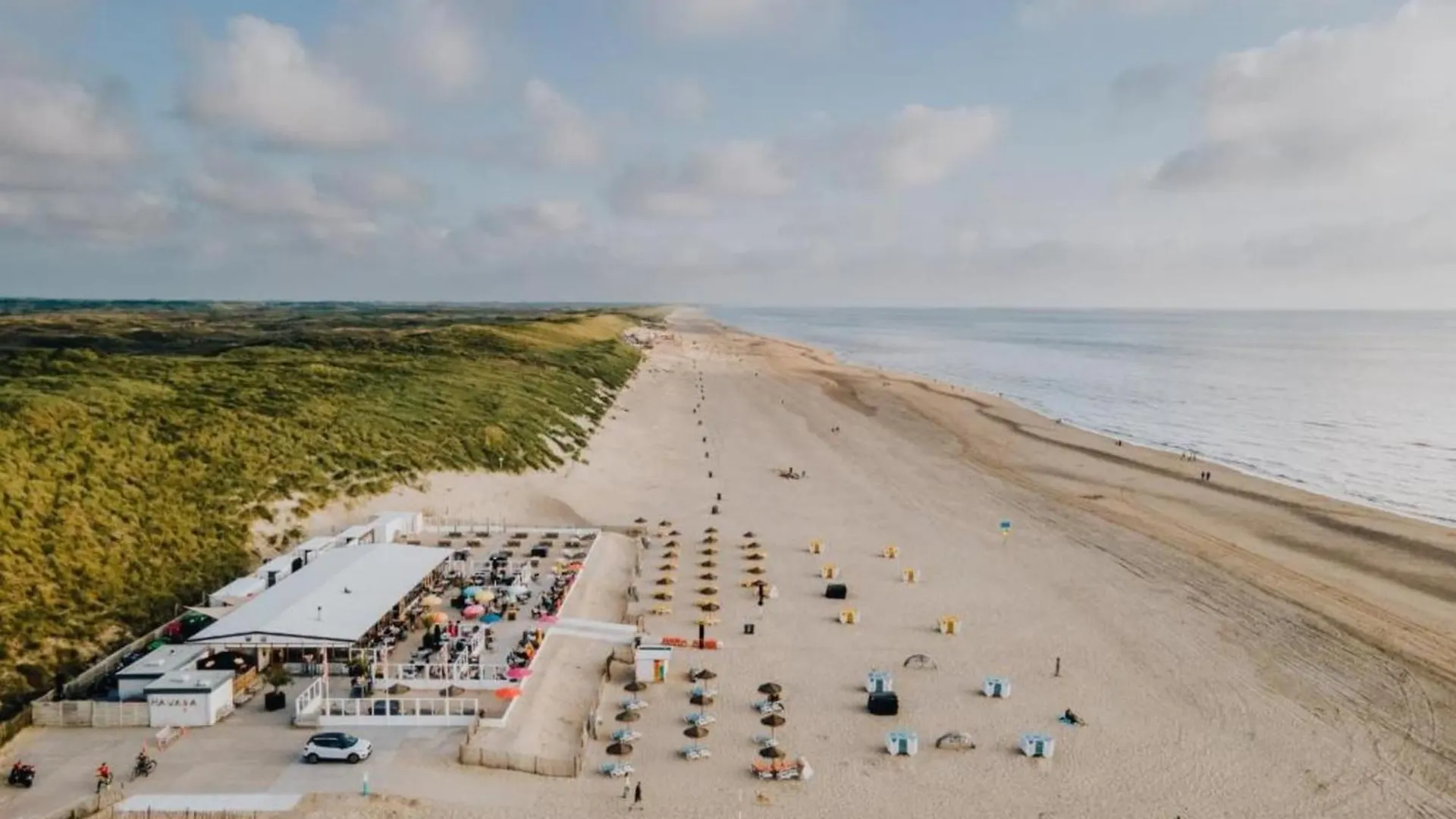 Blue Shell With Private Parking Garage Apartment Zandvoort
