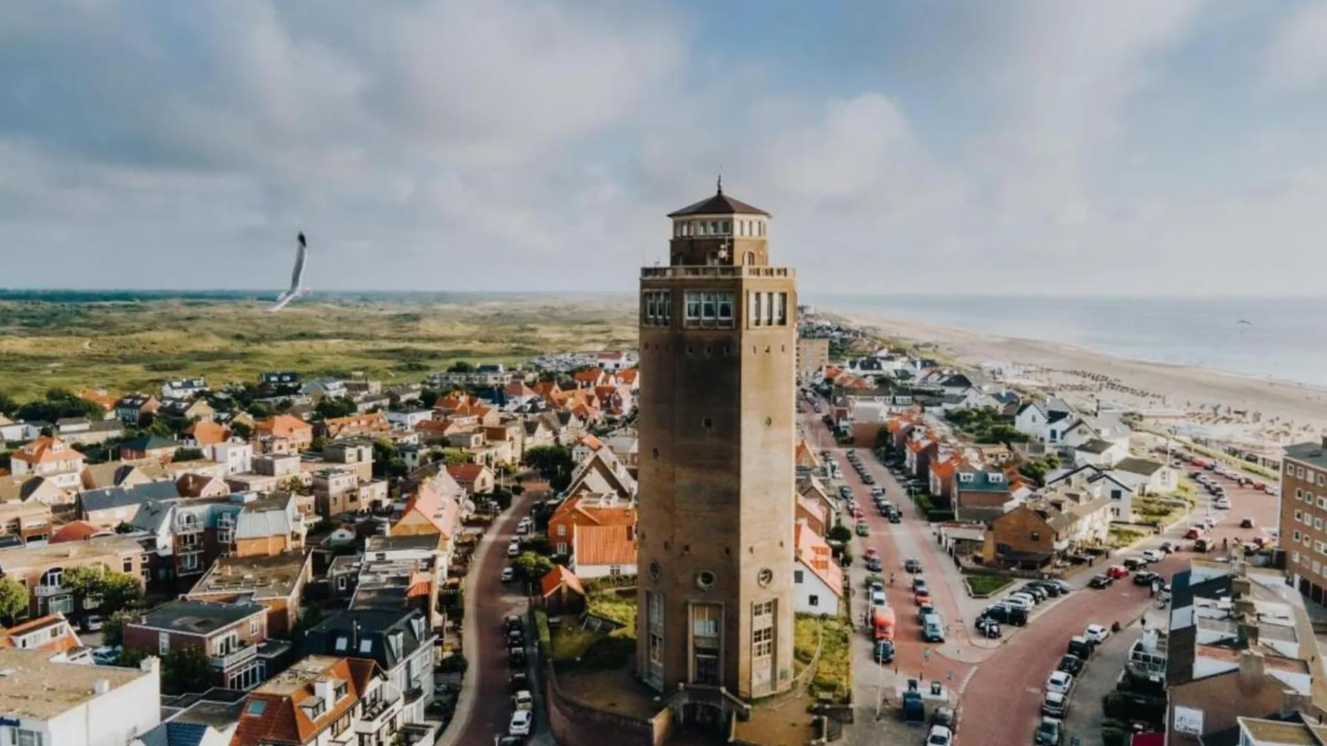 Blue Shell With Private Parking Garage Apartment Zandvoort