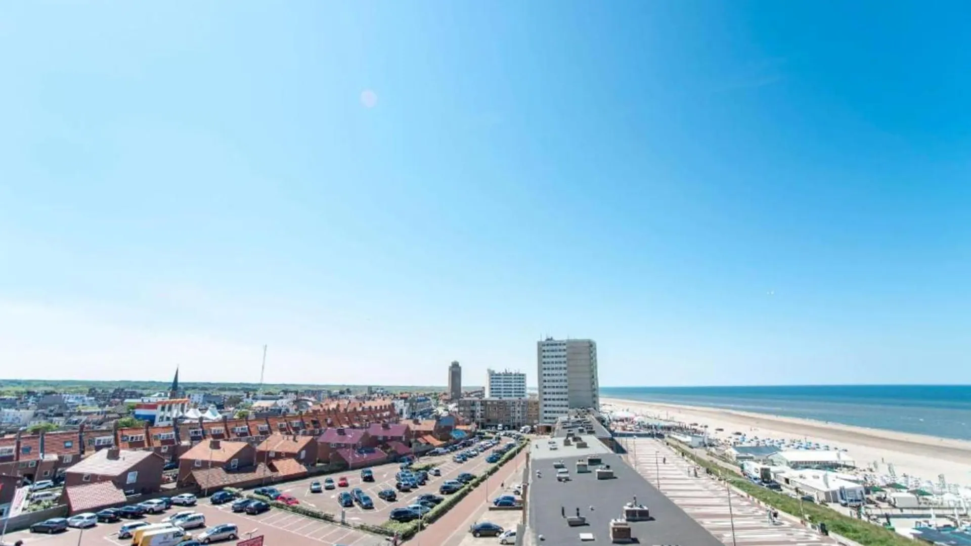 Blue Shell With Private Parking Garage Apartment Zandvoort Netherlands